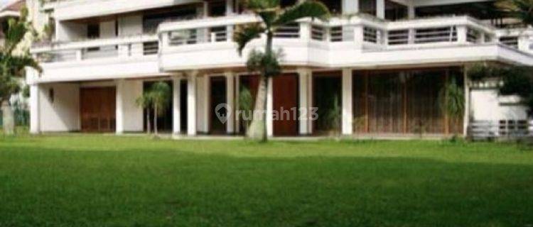 Villa Terawat Furnished di Mainroad Setiabudi Bandung Utara 1