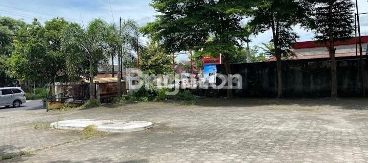 Gedung ex supermarket, tengah kota, parkiran luas  1