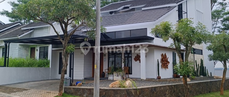 Rumah Pojok Di Bsb Village 1