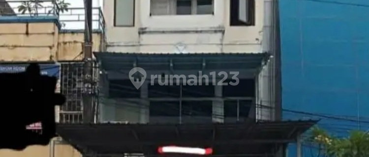 Shop House in the City Center 1