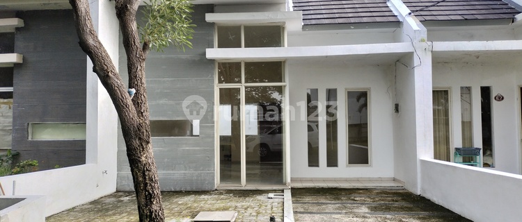 Diamond Regency Sukolilo Near ITS Campus. East Surabaya. 1