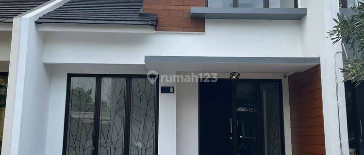 Rumah Baru Renov Row Jalan Lebar Siap Huni di Graha Raya Bintaro 1