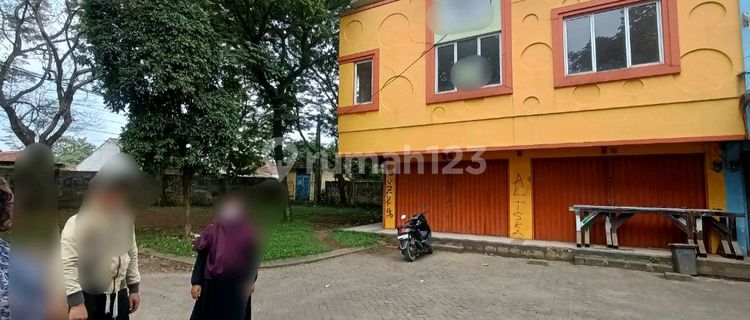 Two-Storey Hook-Shaped Shophouse in a Strategic Location, Rumpin Bogor 1