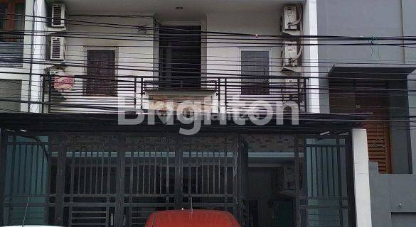 RUMAH KOST, LOKASI SELANGKAH KE UNTAR, JAKARTA BARAT 1