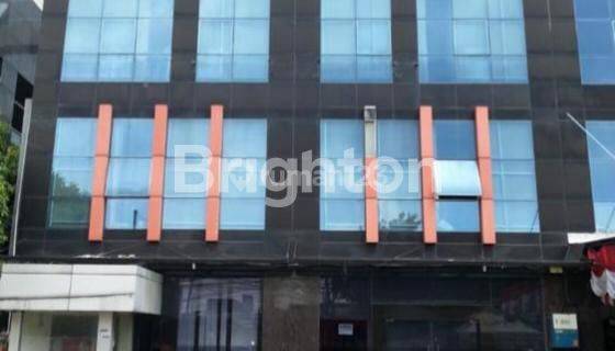 Gedung Jalan Panjang Jakarta Barat 4,5 Lantai Plong Ukuran 12 X 30 Pinggir Jalan Raya, Strategis, Cocok Untuk Perkantoran, Ekspedisi, Online Shop, Dll Minl 2 Thn 1