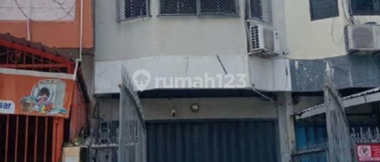 For Sale 3-Storey Shop House in City Center on Cenrana River Axis, 2.8 M Negotiable. 1