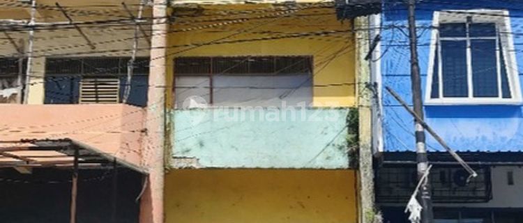 For Sale/Lease 3-Story Shop House (Ruko) on Strategic Pelita Raya Main Road, Price 4 Billion, Contact for Viewing 1