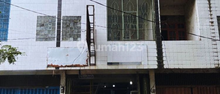 For Sale 3-Story Shop House on Pallangga Road towards Makassar, Negotiable 1