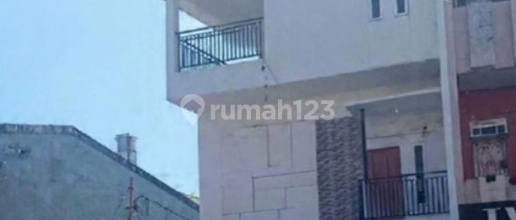 For Rent Ready-to-Use 3.5-Story Shop House in Strategic Yos Sudarso Location 1