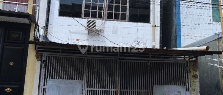 For Sale 3-Story Shop House on Kubis Main Road, City Center, Strategic Location, Negotiable. 1