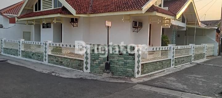 CITY CENTER HOUSE IN SOLO NEAR PARAGON AND GRAND MALL 1