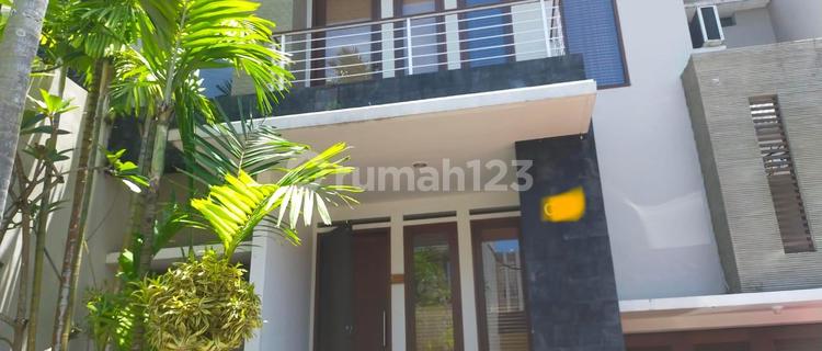 Rumah di Kawasan Elite, One Gate System di Kuta TT 1