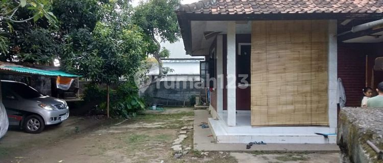 HOUSE WITH LARGE YARD IN BATUBULAN  1