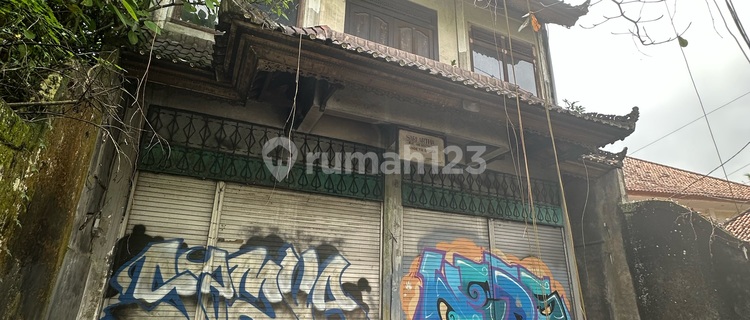Large Shop House on Teges Main Road Ubud for All Businesses 1