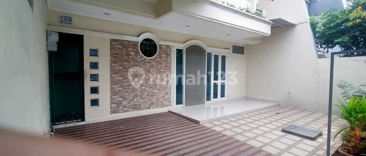 Rumah di Permata Buana
Bebas Banjir
Jkt Brt. SHM. Siap Huni. Hadap Selatan 1