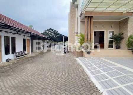 Spacious New Luxurious Green House Fully Furnished Kanigoro Blitar 1