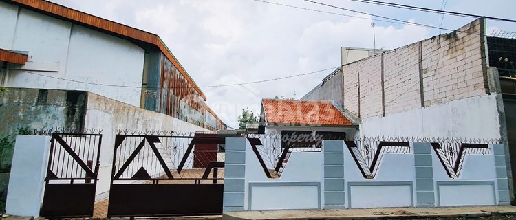 House on Brigjen Sudiarto Street, Semarang No. 6713s 1