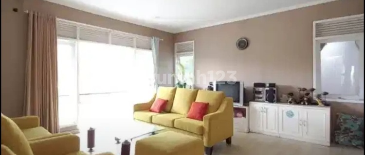 Rumah Hoek Super Cozy 2 Lantai Full Furnished Siap Huni! Kota Baru Parahyangan Bandung! 1