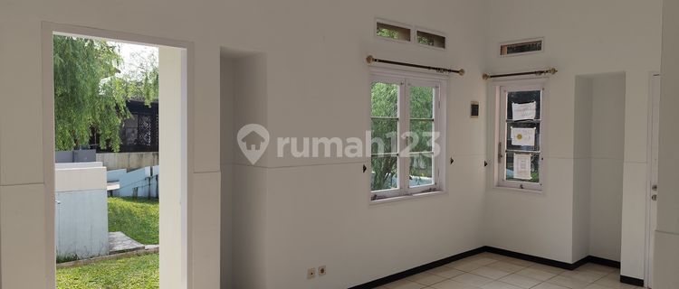 Rumah Hoek Minimalis Siap Huni Harga Terbaik! Kota Baru Parahyangan! 1