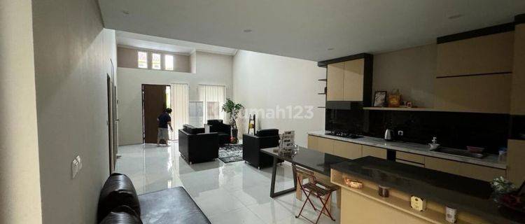 Rumah Minimalis Full Renovasi Siap Huni! Kota Baru Parahyangan  1