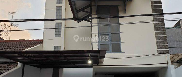  Rumah 3 Lantai Sudah Renovasi Di Tebet Dalam, Tebet 1