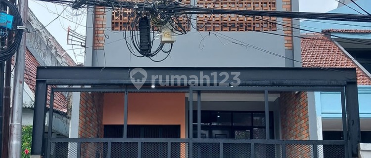  Rumah 3 Lantai Semi Furnished Baru di Tebet Barat Dalam, Tebet 1
