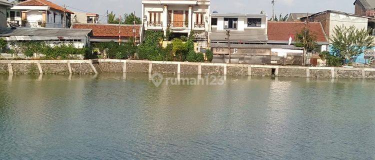 Rumah 3 lantai parkir luas view Danau di Jatinegara,Jakarta Timur 1