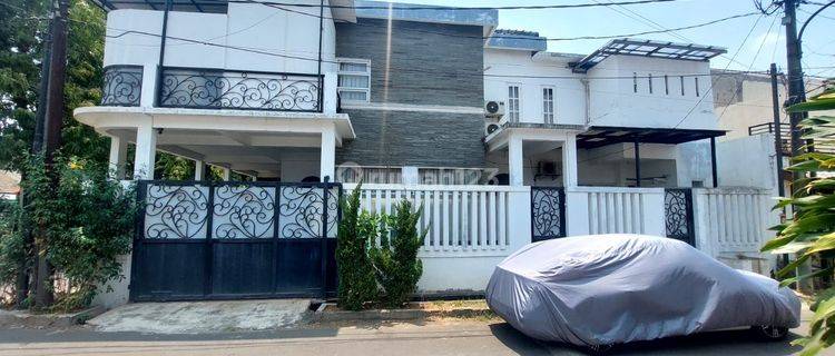 Rumah Depan Taman Furnished di Buaran Duren Sawit Jakarta Timur  1