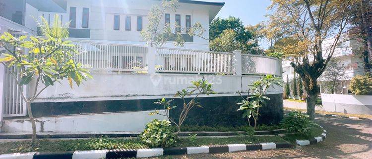 Rumah Baru Selesai Renovasi di Hook Tanah Besar 2 Lantai SHM di Setiabudi, Bandung 1