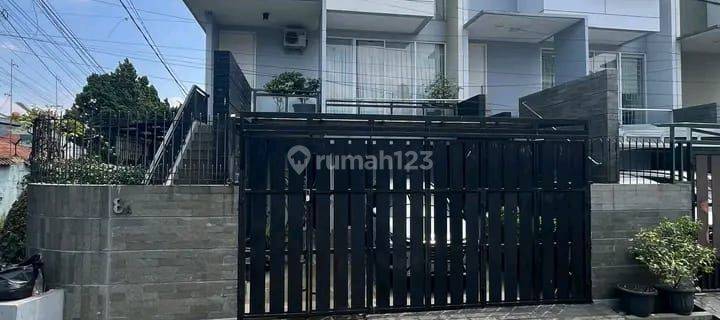 Rumah 2 Lantai Bagus Semi Furnished di Pasteur, Bandung 1