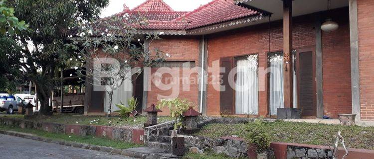 RUMAH TINGGAL MEWAH DALAM CLUSTER 1