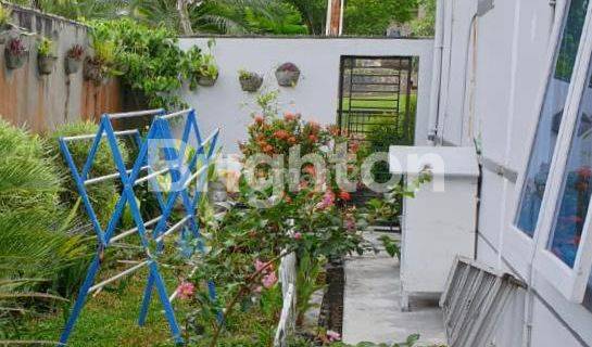 RUMAH Dua lantai posisi hook Depan taman  1