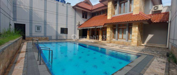 RUMAH MEWAH DI BELAKANG SENAYAN 1