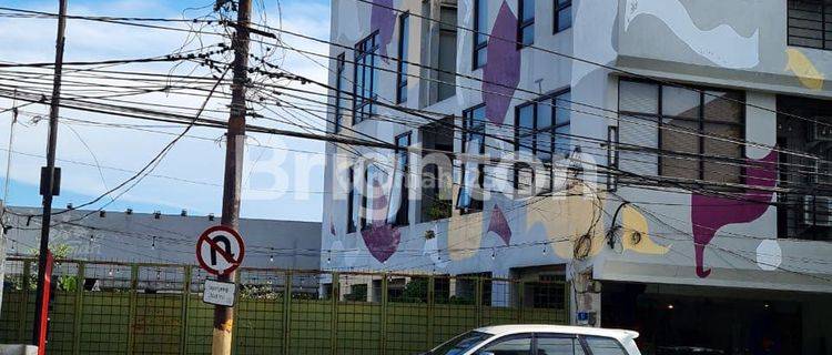 Gedung 4 Lantai Ex Cafe dan Resto Rungkut 1