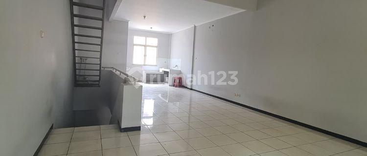 For Rent / Sale Shop House with Spacious Parking in Kota Baru Parahyangan 1
