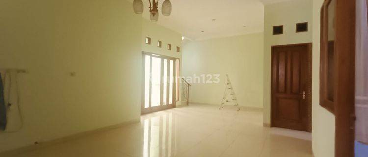 Disewa Rumah Bagus Siap Huni Di Setra Duta 1