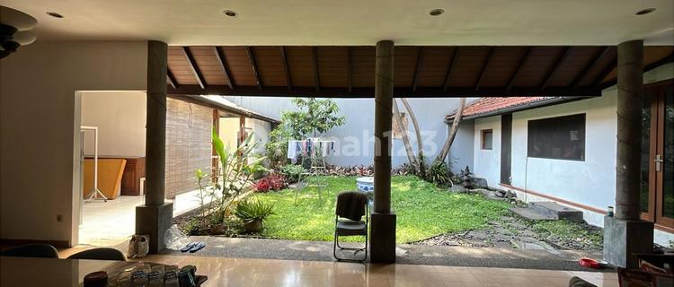 Charming Main Road House on Jalan Cipaganti 1