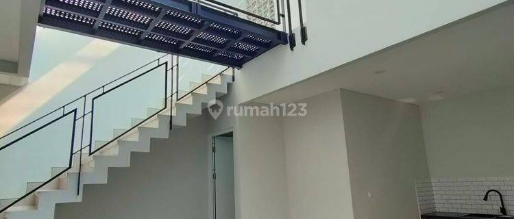 Rumah Baru di Taman Holis Indah 2 Lantai 1