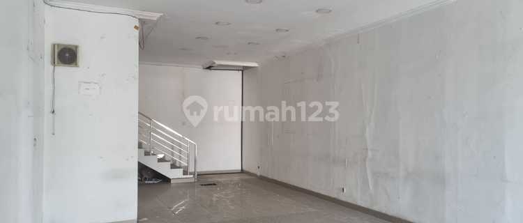 3-Story Shophouse Very Strategic Location in Cimahi 1