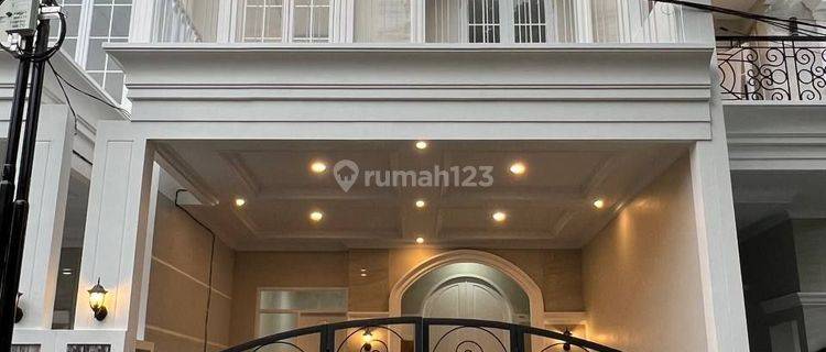 Rumah 3 Lantai Premium Lux Dalam Komplek Asri di Depok 1