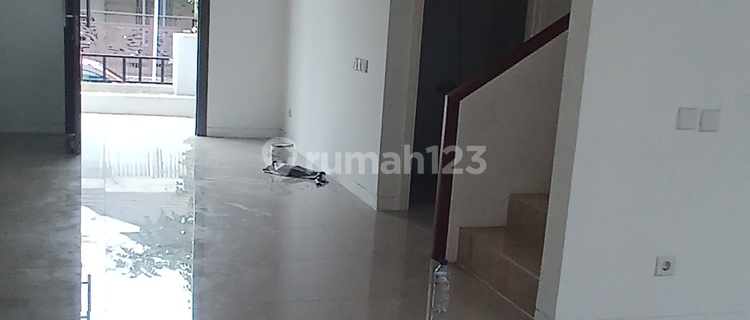 Rumah Mewah di Citragrand 1
