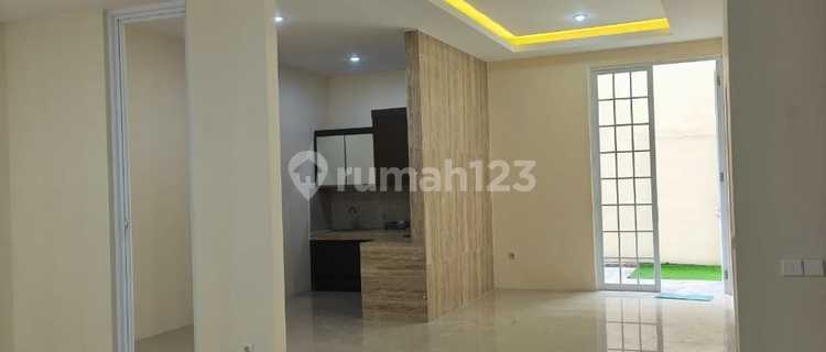 Rumah Mewah di Citragrand 1
