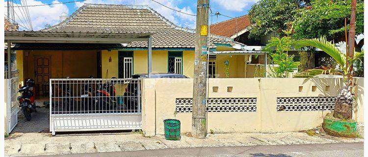 Rumah Sederhana Dalam Beteng Kraton Dekat Kampung Wisata Taman Sari 1