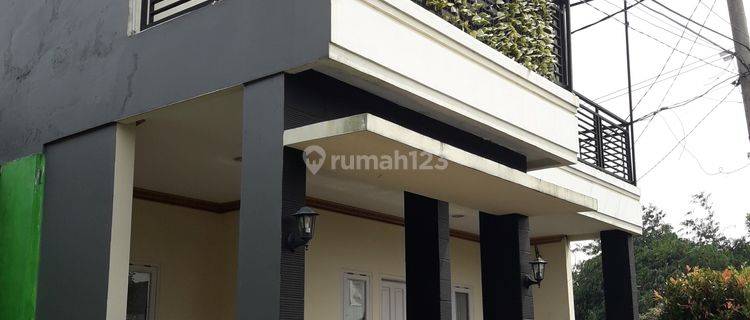 Rumah 2 Lantai Rapih dan Siap Huni 1