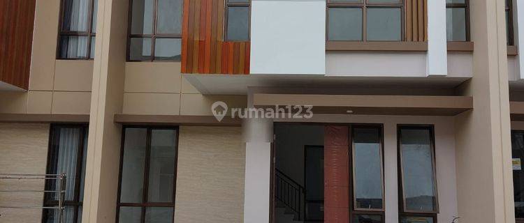 Rumah 2 Lantai Bagus,siap Huni Di The Trees Citra Raya 1