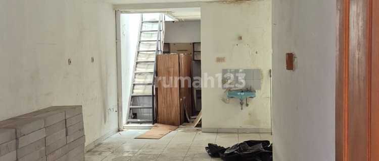 House for Sale in Janur Kuning Residence, Kelapa Gading – Land Area Calculation Included 1