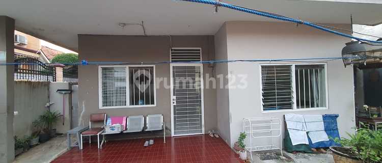 House in Palmerah with NJOP price suitable for boarding house. 1