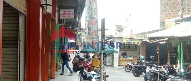 Kios di Pasar Johar Karawang. Murah Banget dan Sudah Ramai! 1