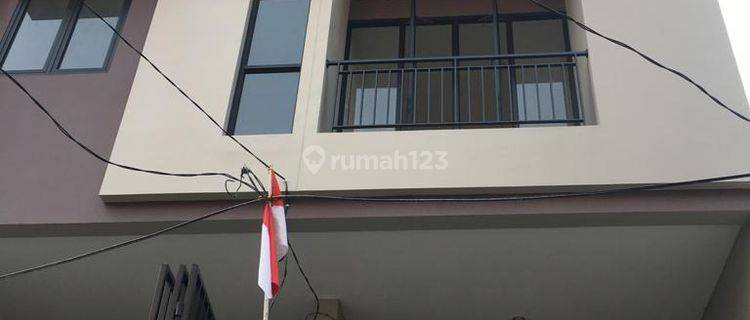 Rumah Bangunan Baru, Siap Huni, Harga Murah Dan Bisa Nego di Area Tomang Utara  1