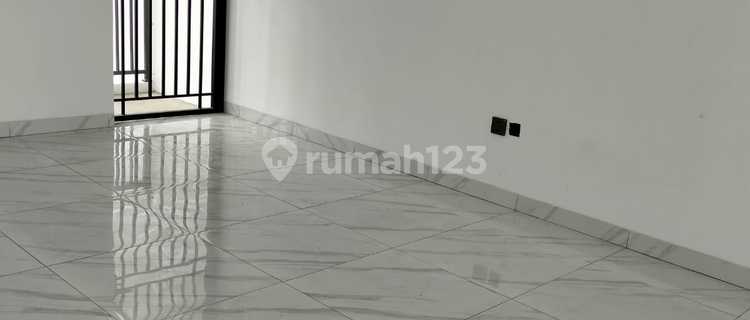 3-Story House on Jl. Pepaya, West Jakarta 1